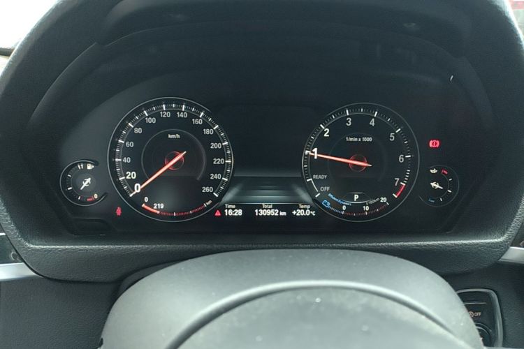 BMW 3 Series 2018 car image #12