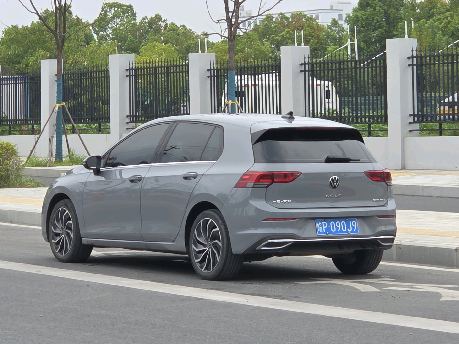 Volkswagen Golf 2022 car image #4