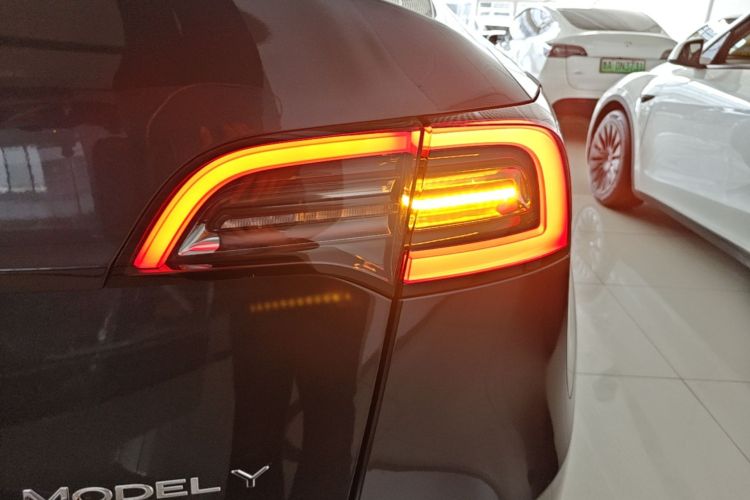 Tesla Model Y 2024 #8 Tesla Model Y 2024 immagine di auto #8