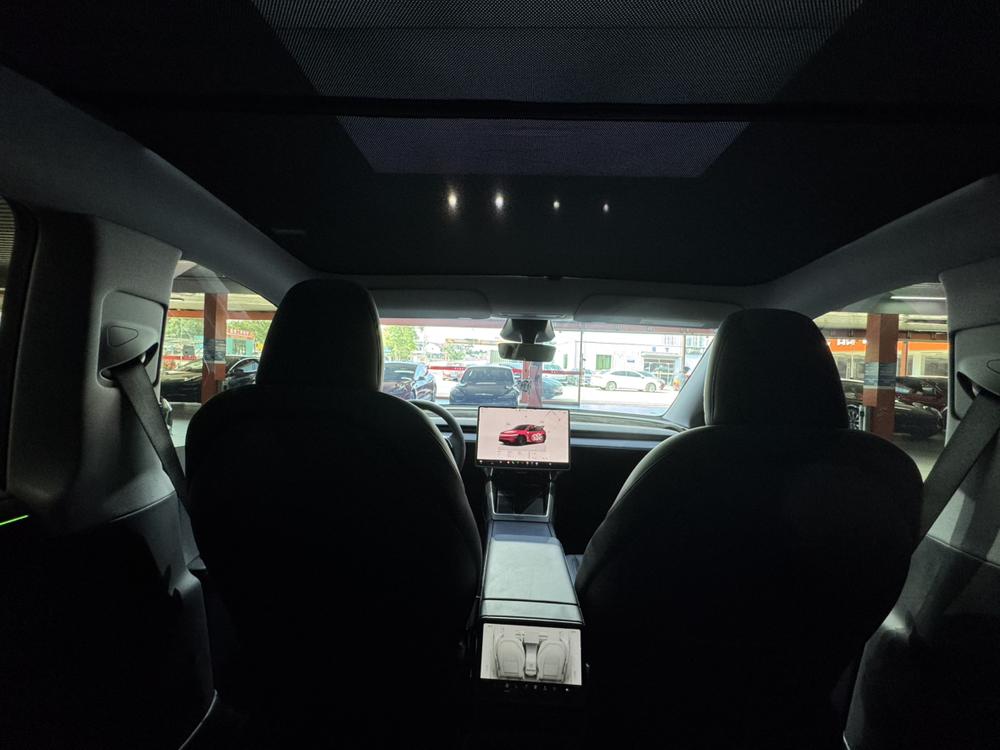 Tesla Model Y 2025 #9 Tesla Model Y 2025 car image #9