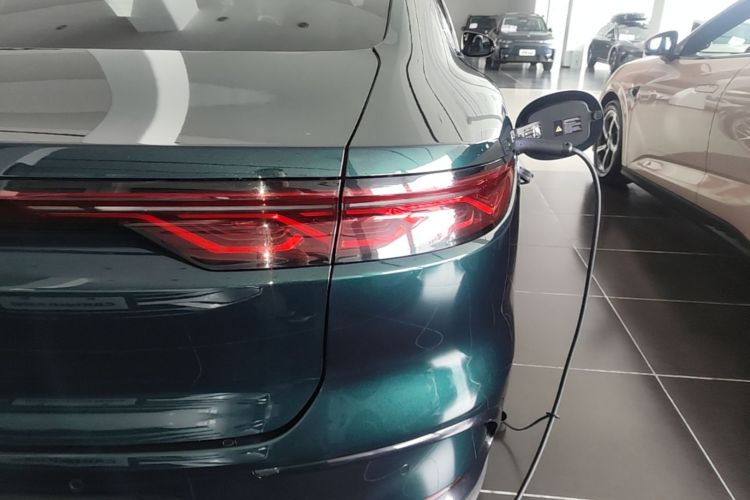 BYD Han 2023 #3 BYD Han 2023 car image #3