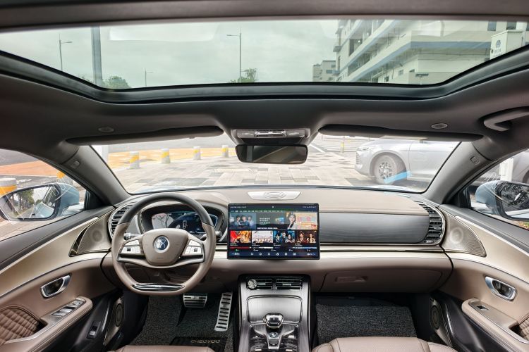 BYD Han 2023 car image #16