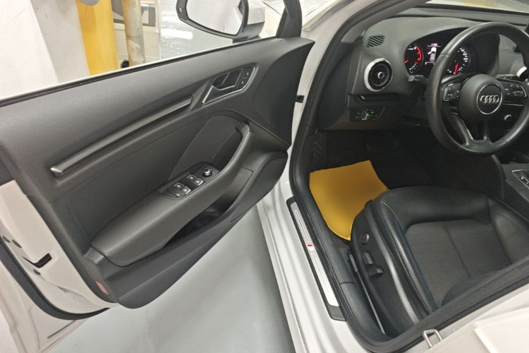 Audi A3 2019 car image #16
