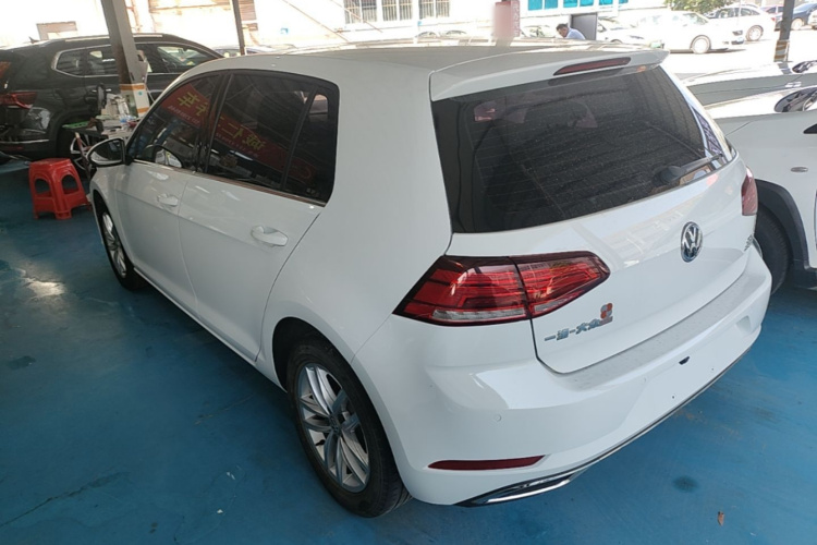 Volkswagen Golf 2018 car image #5