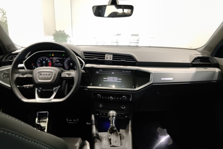 Audi Q3 2024 car image #10