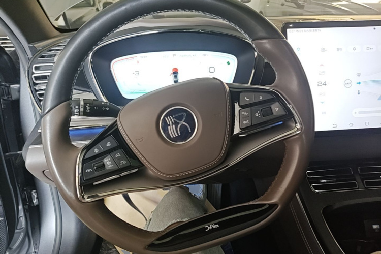 BYD Han 2023 car image #11