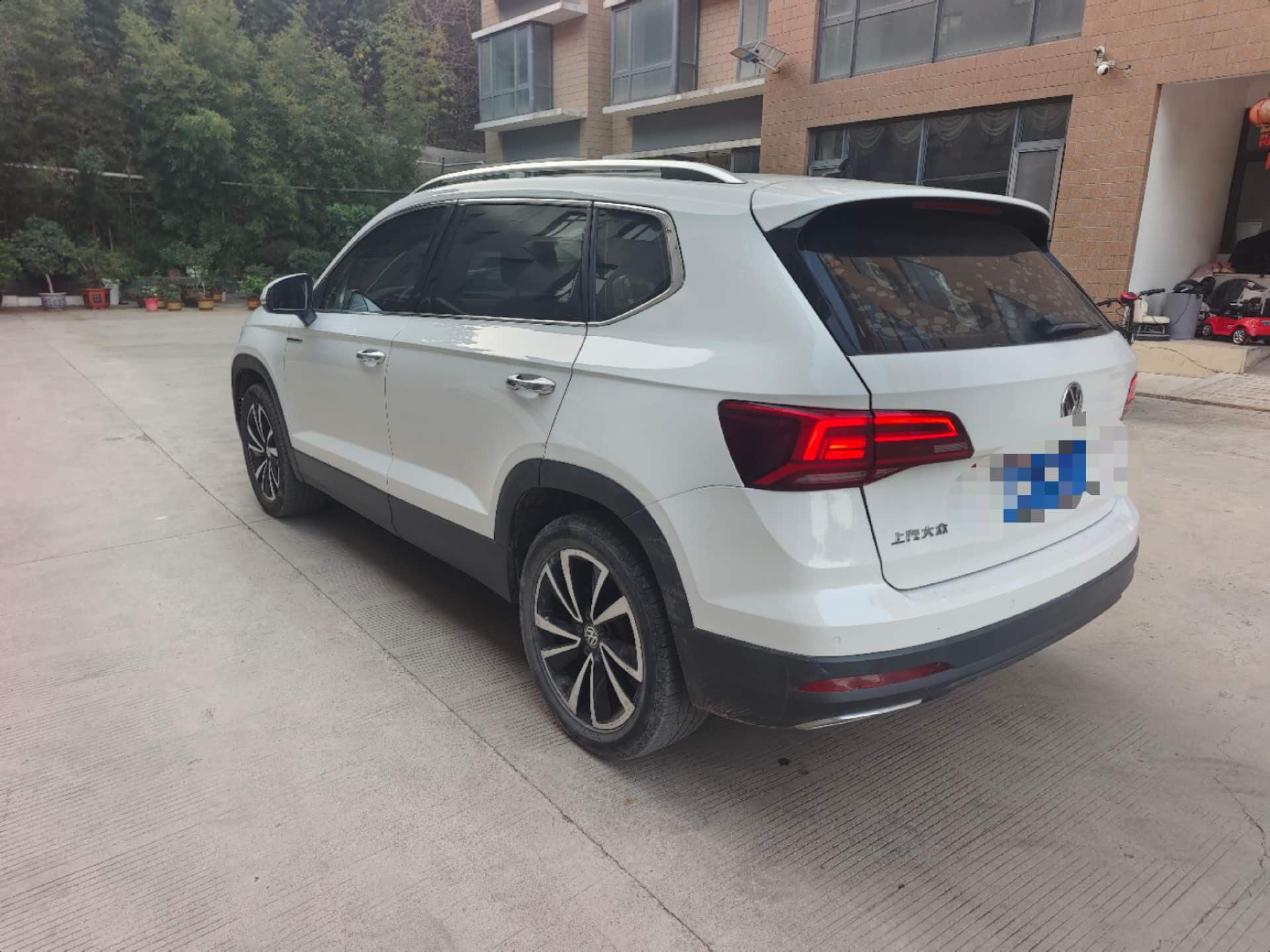 2020 immagine di auto #2