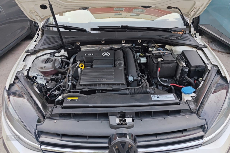 Volkswagen Golf 2019 car image #22