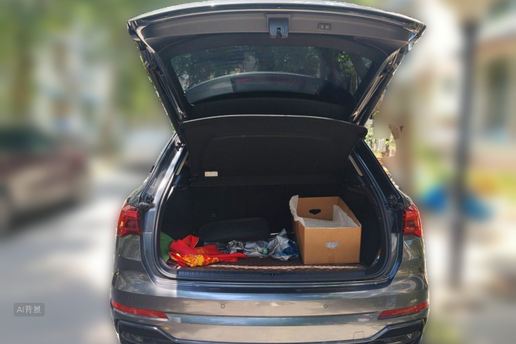 Audi Q3 2020 car image #21