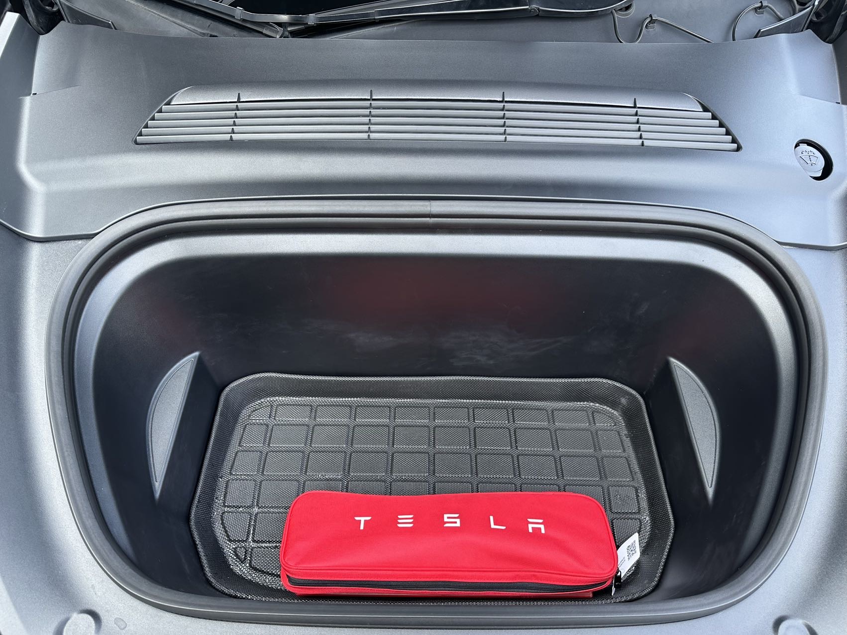 Tesla Model Y 2022 #28 Tesla Model Y 2022 car image #28
