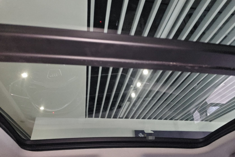Audi Q3 2019 car image #18
