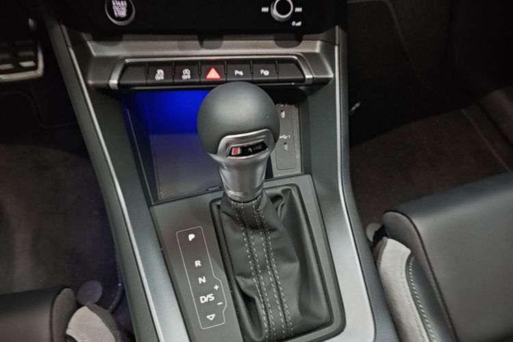 Audi Q3 2024 car image #18
