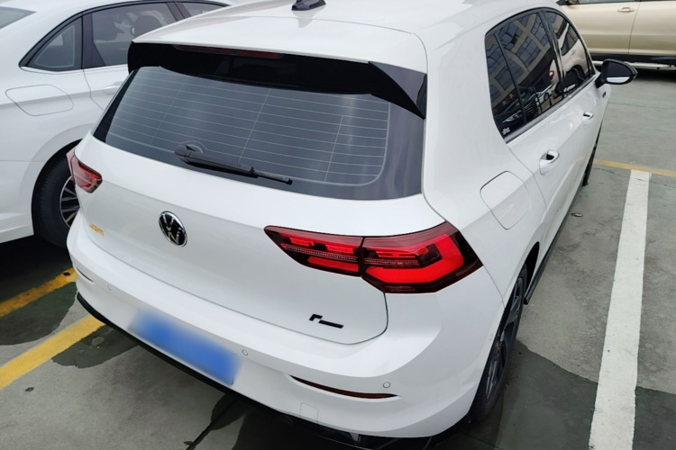 Volkswagen Golf 2022 car image #7