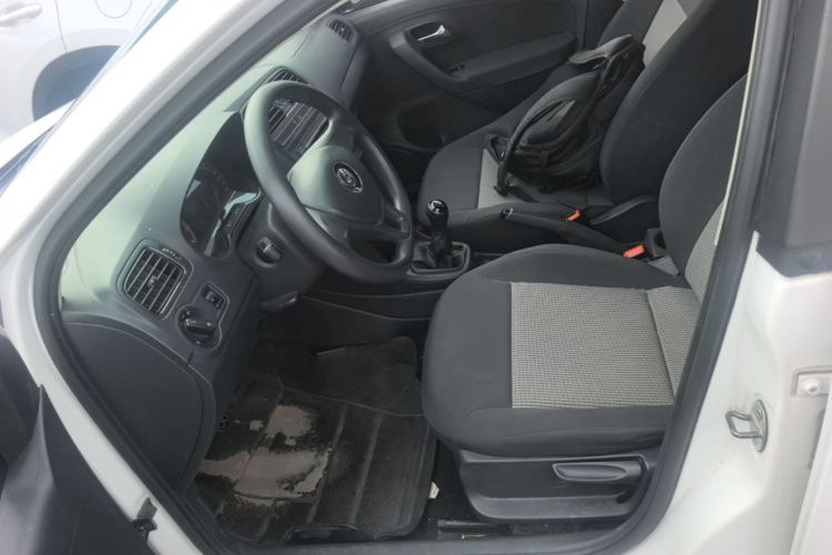 Volkswagen Polo 2016 car image #15
