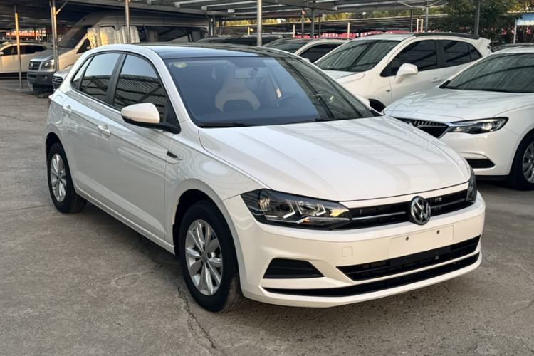 Volkswagen Polo 2021 car image #3