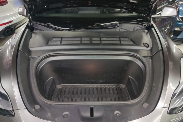 Tesla Model Y 2022 car image #22