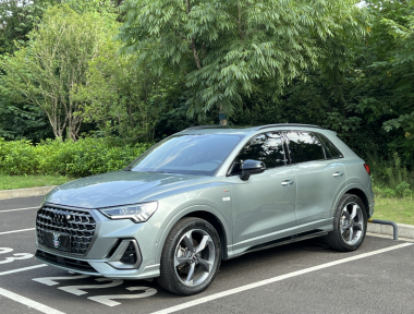 Audi Q3 2023 immagine di auto 