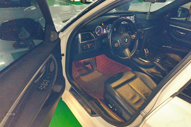 BMW 3 Series 2019 car image #18