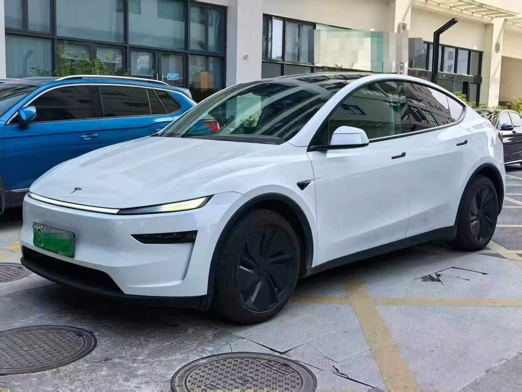 Tesla Model Y 2026 #5 Tesla Model Y 2026 car image #5