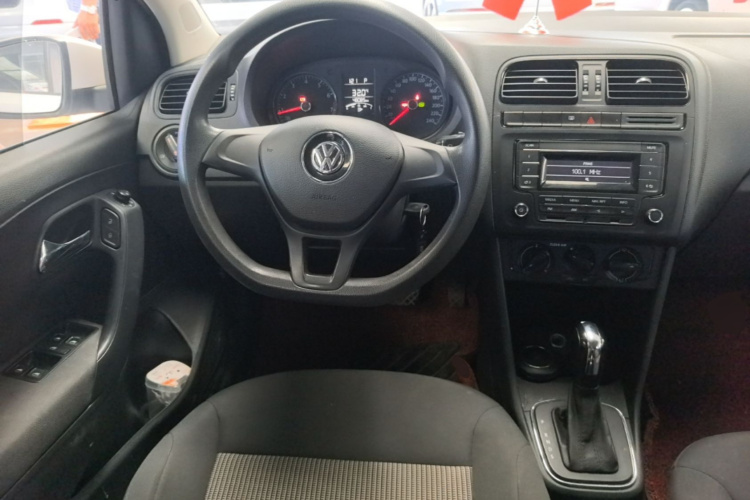 Volkswagen Polo 2016 car image #11