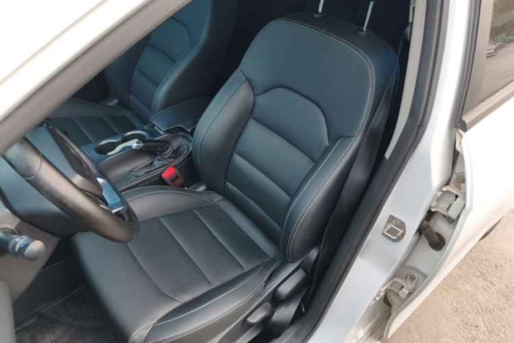 GEELY Emgrand 2019 #15 GEELY Emgrand 2019 car image #15