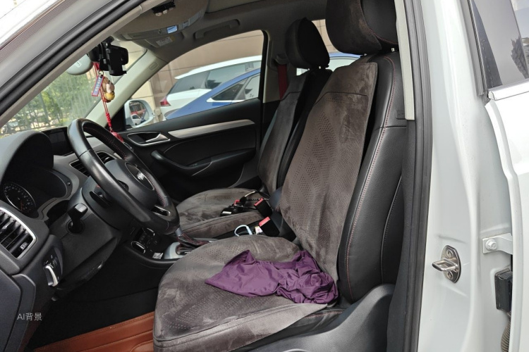 Audi Q3 2016 car image #17