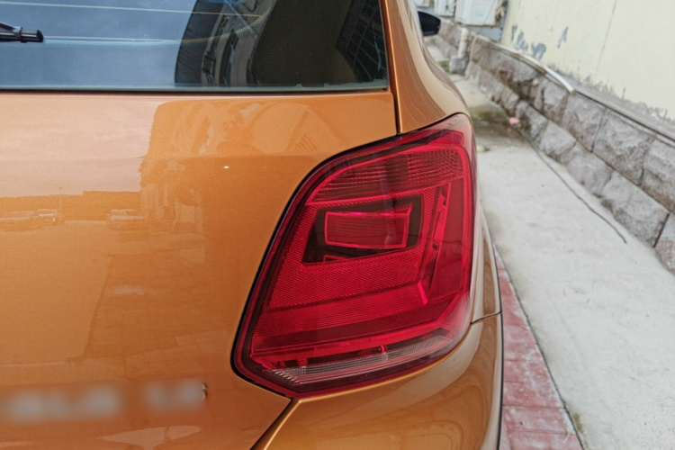 Volkswagen Polo 2016 car image #8