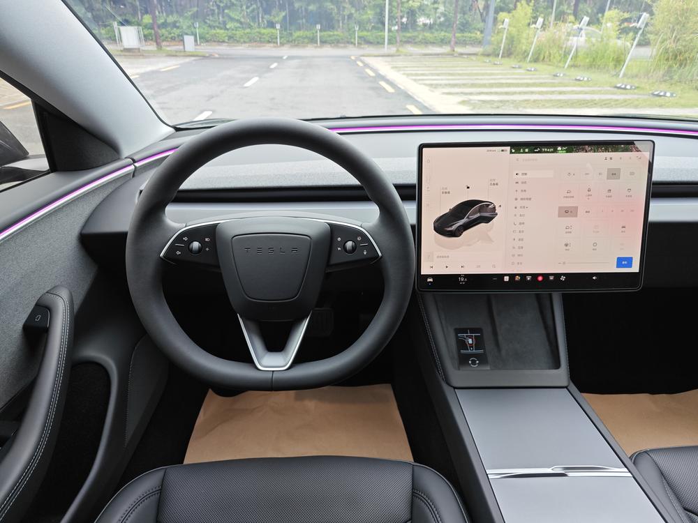 Tesla Model 3 2024 car image #13
