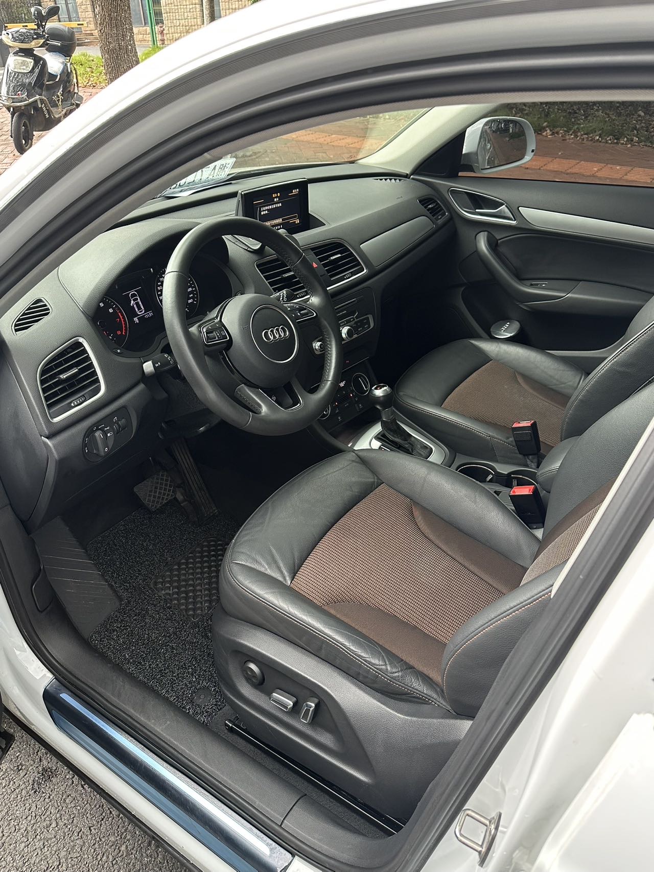 Audi Q3 2017 car image #9