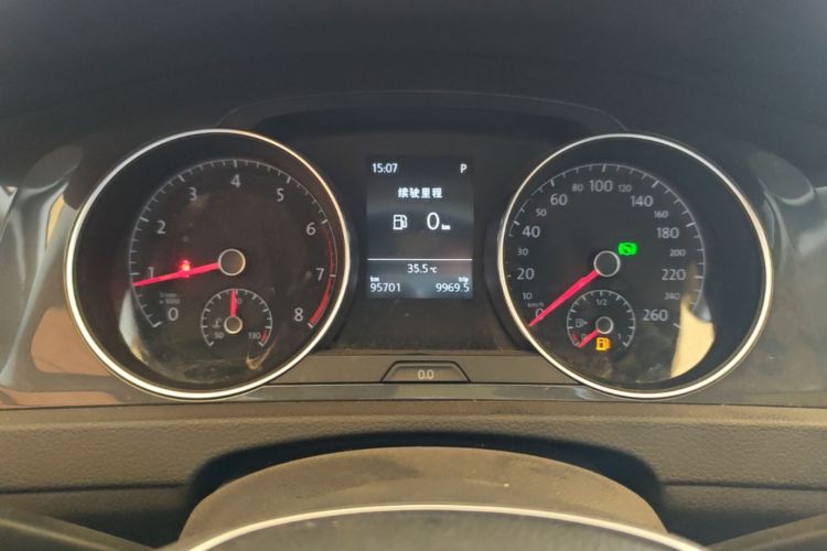 Volkswagen Golf 2020 car image #12