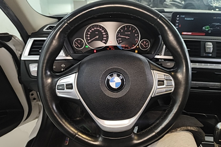 BMW 3 Series 2019 car image #15