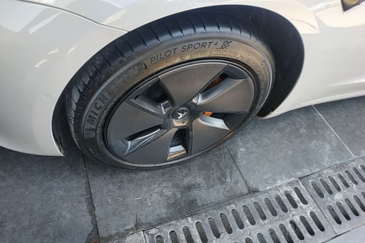 Tesla Model 3 2022 car image #9