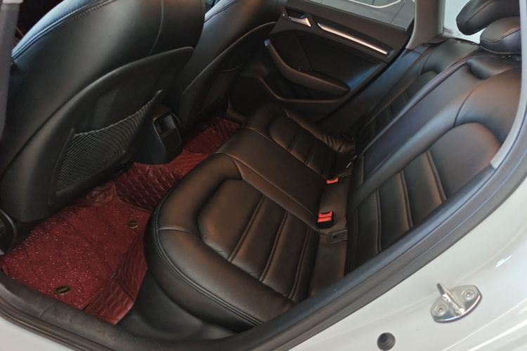 Audi A3 2018 car image #17