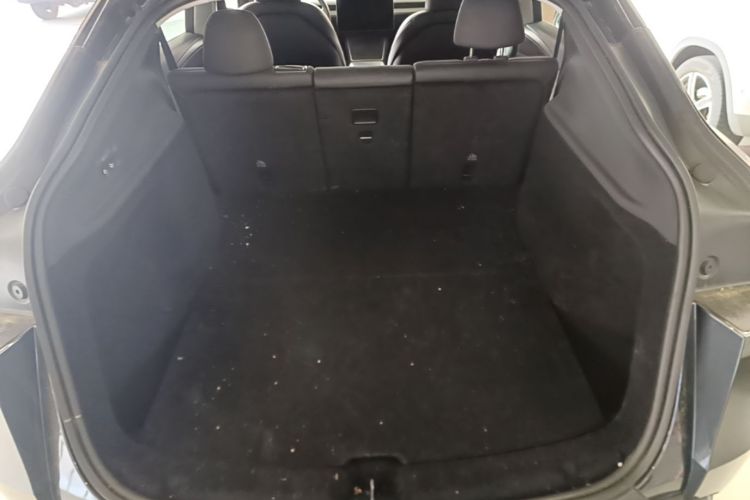 Tesla Model Y 2025 car image #19