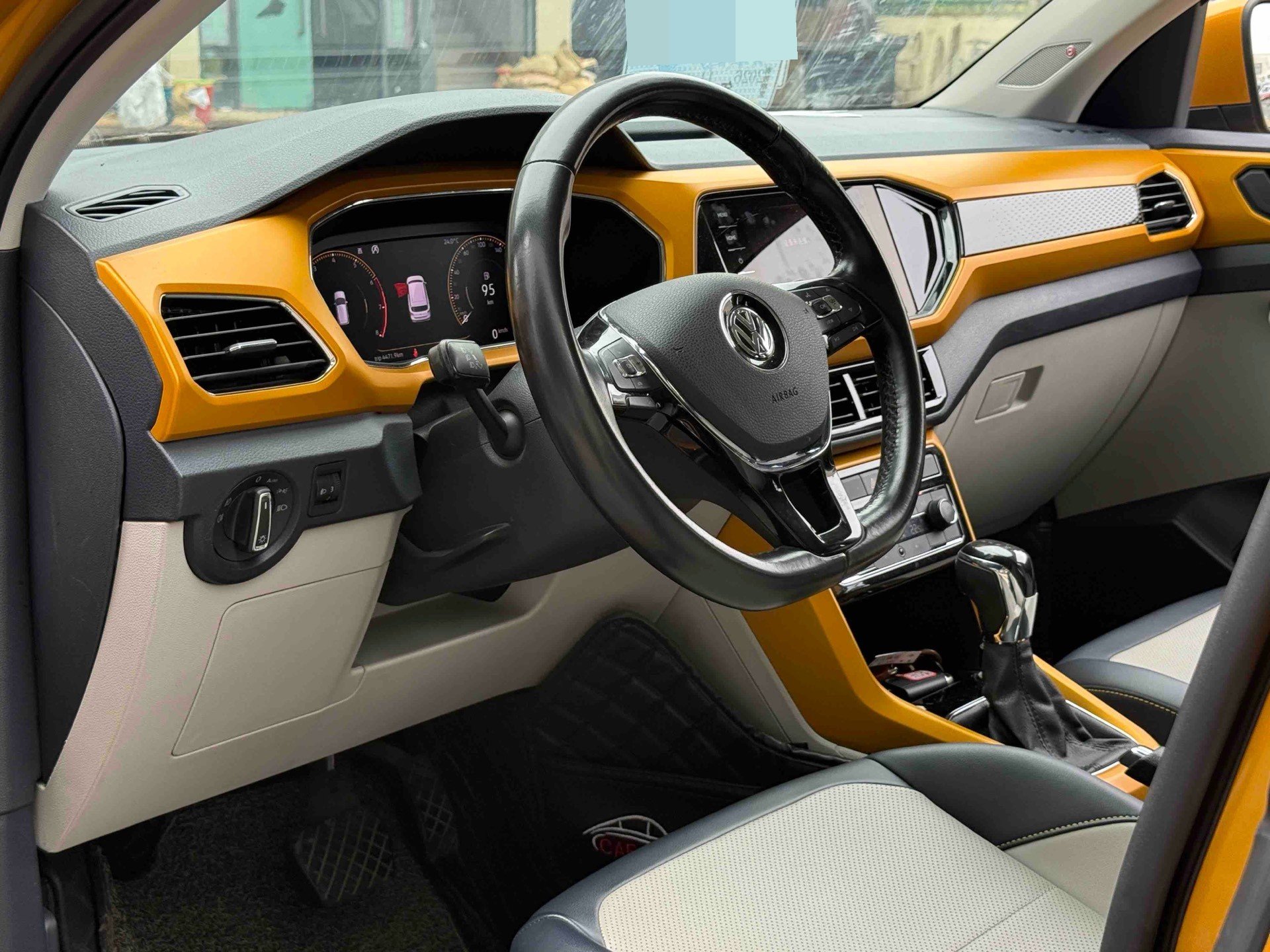 Volkswagen T-Cross 2019 car image #4