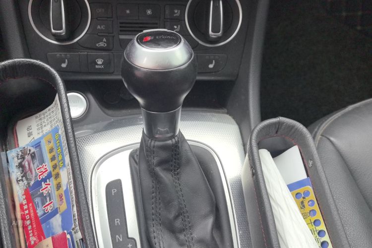 Audi Q3 2016 car image #16