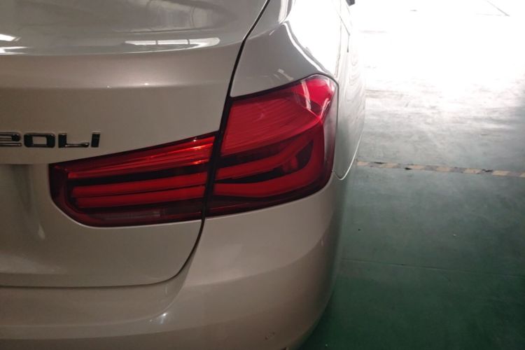 BMW 3 Series 2017 #8 BMW 3 Series 2017 car image #8