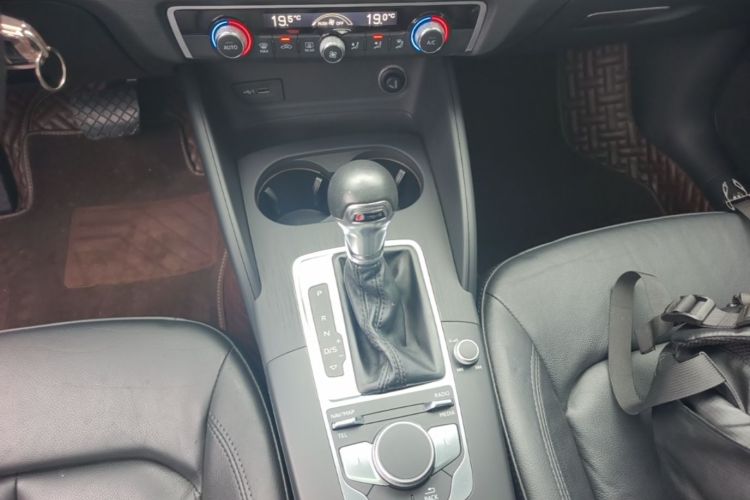 Audi A3 2019 immagine di auto #14
