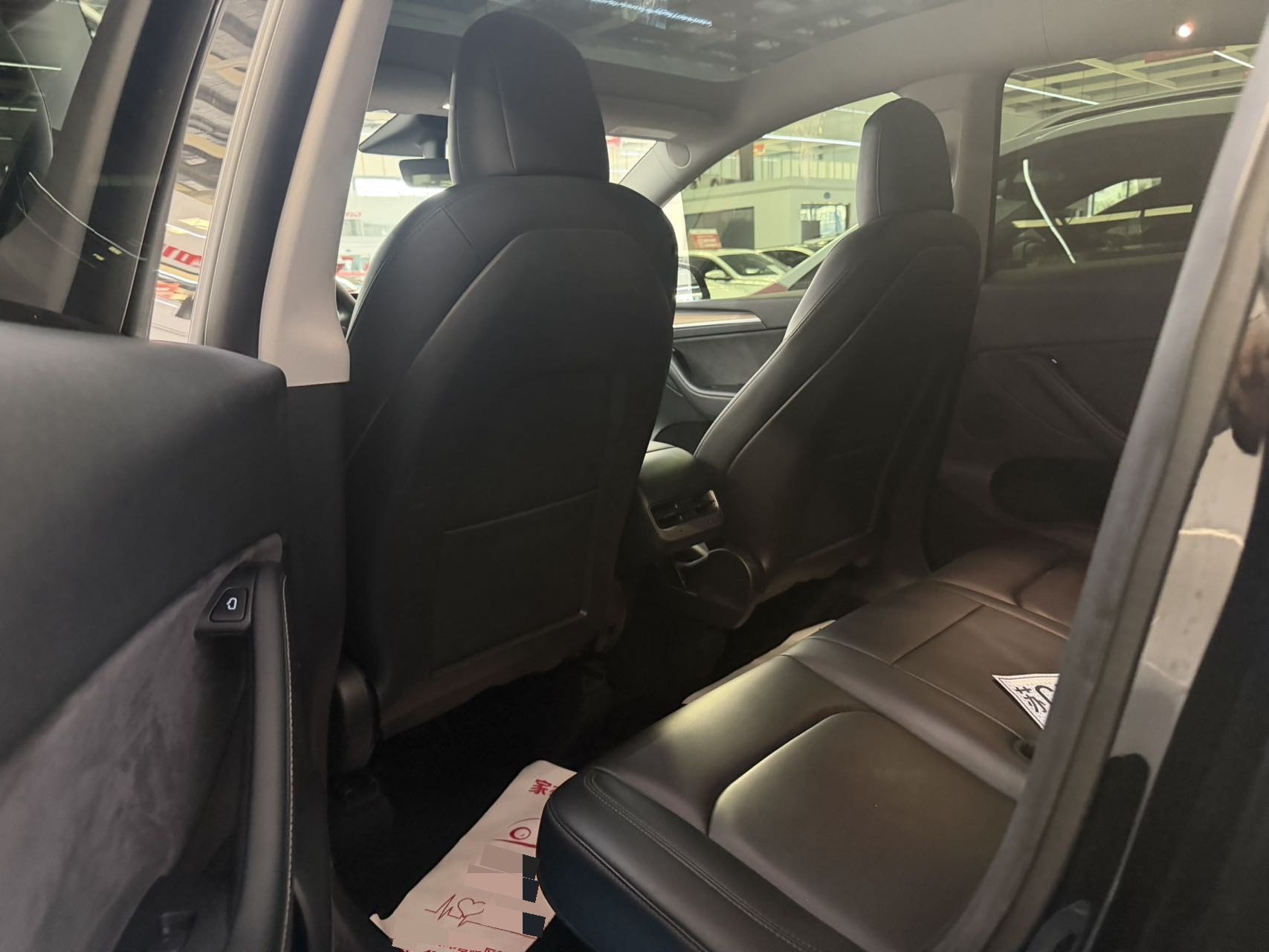Tesla Model Y 2022 immagine di auto #8