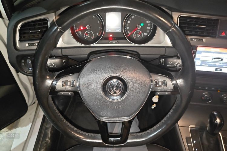 Volkswagen Golf 2016 car image #12