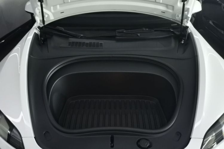 Tesla Model 3 2024 car image #20