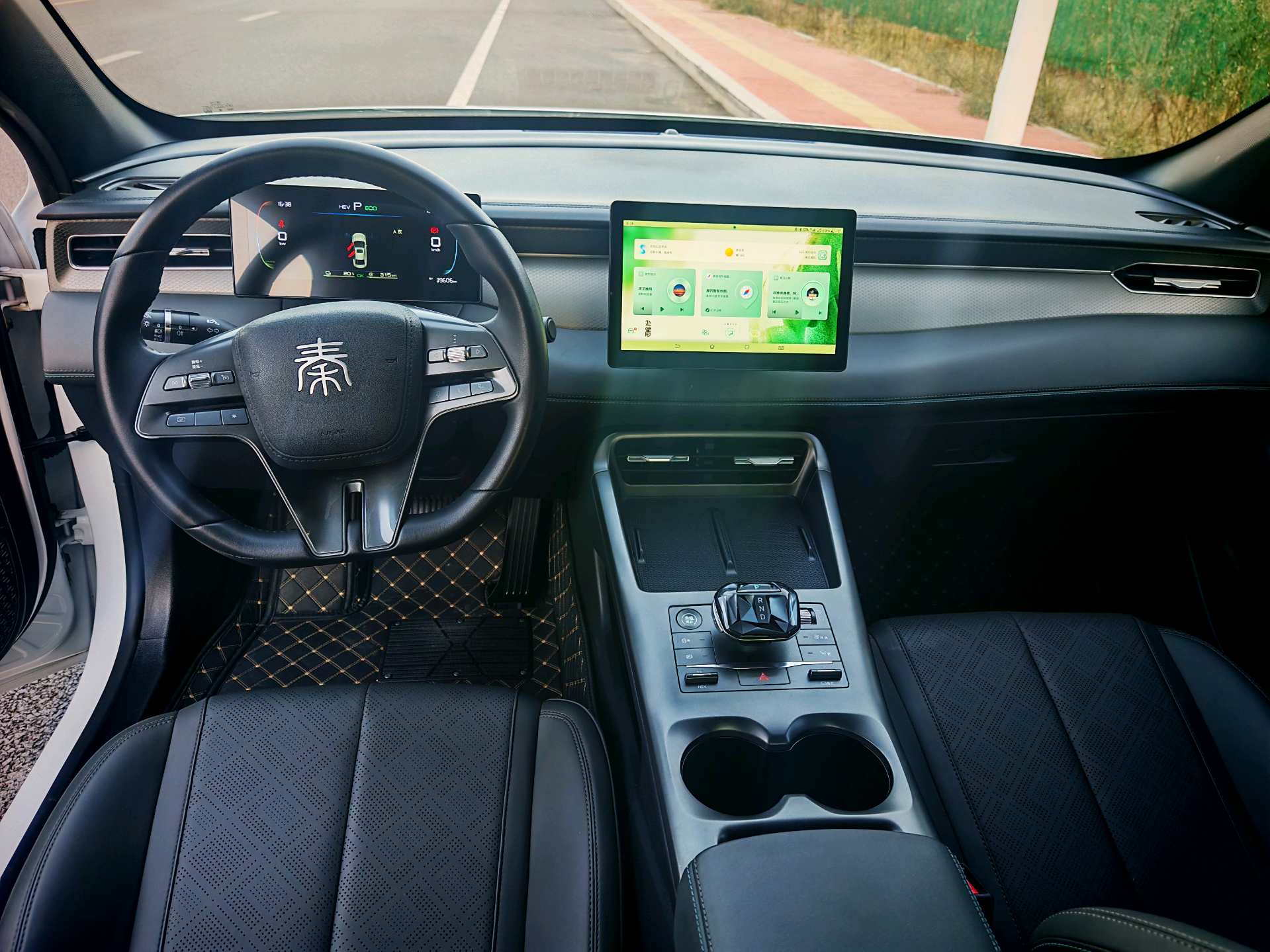 2025 car image #7