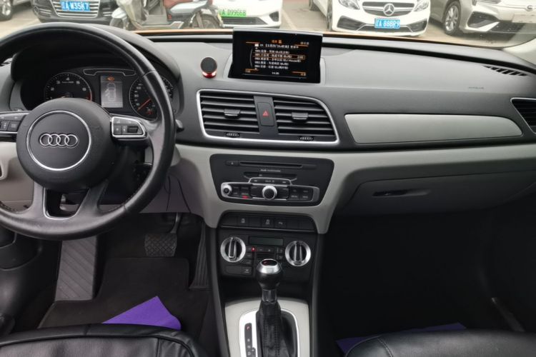 Audi Q3 2016 car image #17