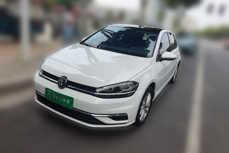 Volkswagen Golf 2018 car image #2