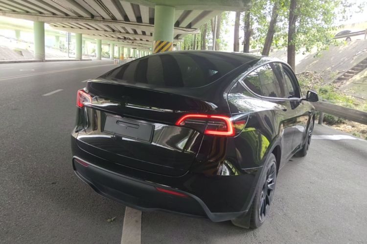Tesla Model Y 2024 car image #7