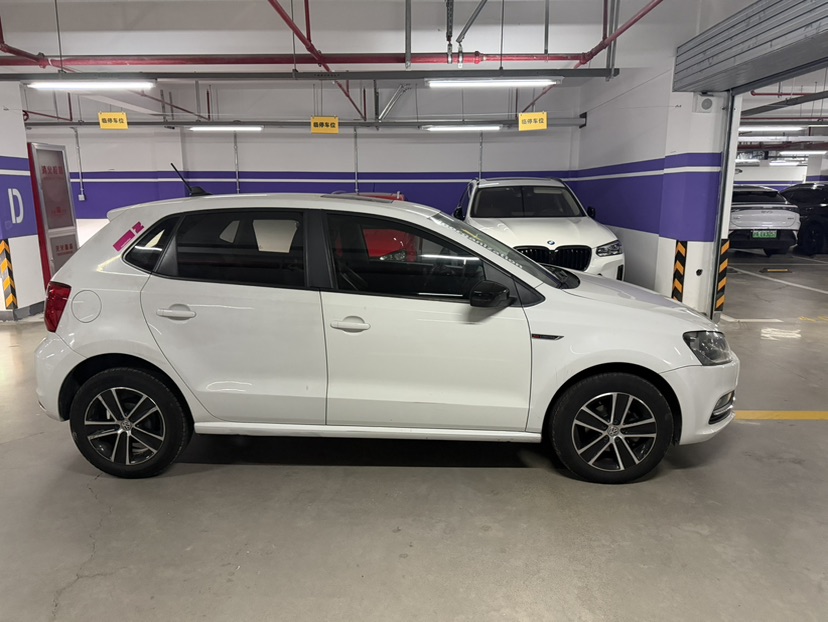 Volkswagen Polo 2016 car image #2