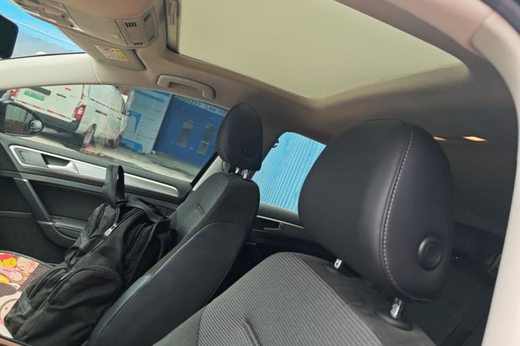 Volkswagen Golf 2019 car image #18