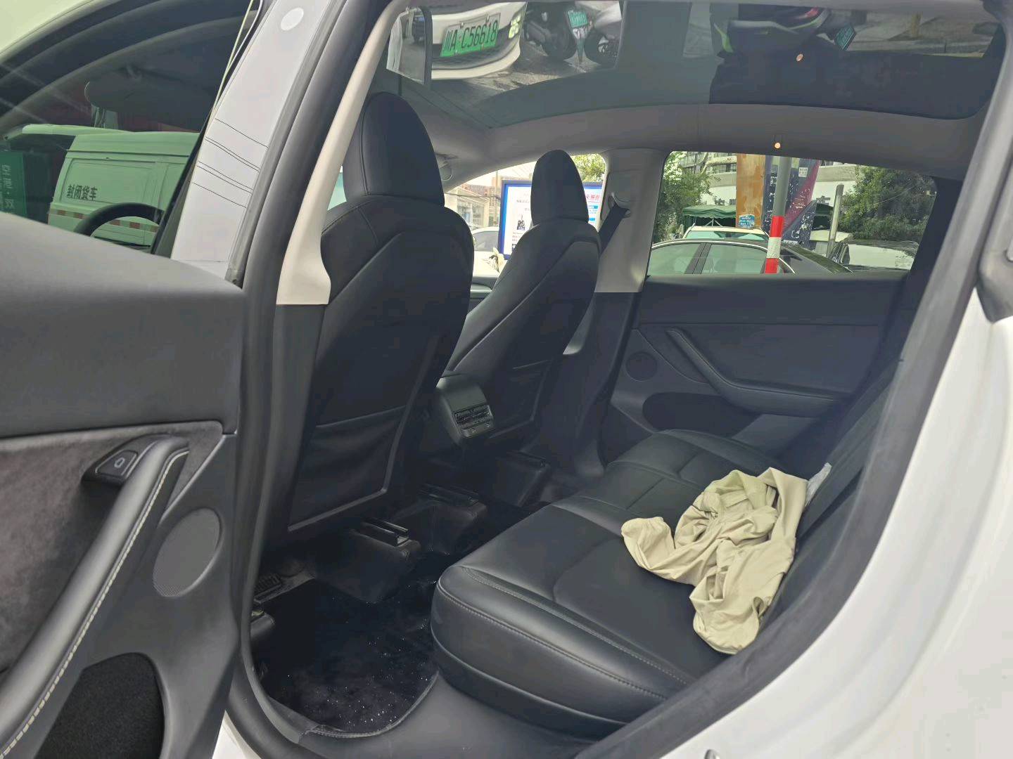 Tesla Model Y 2024 car image #8