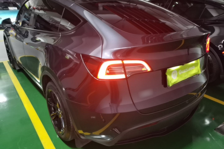 Tesla Model Y 2024 #5 Tesla Model Y 2024 car image #5