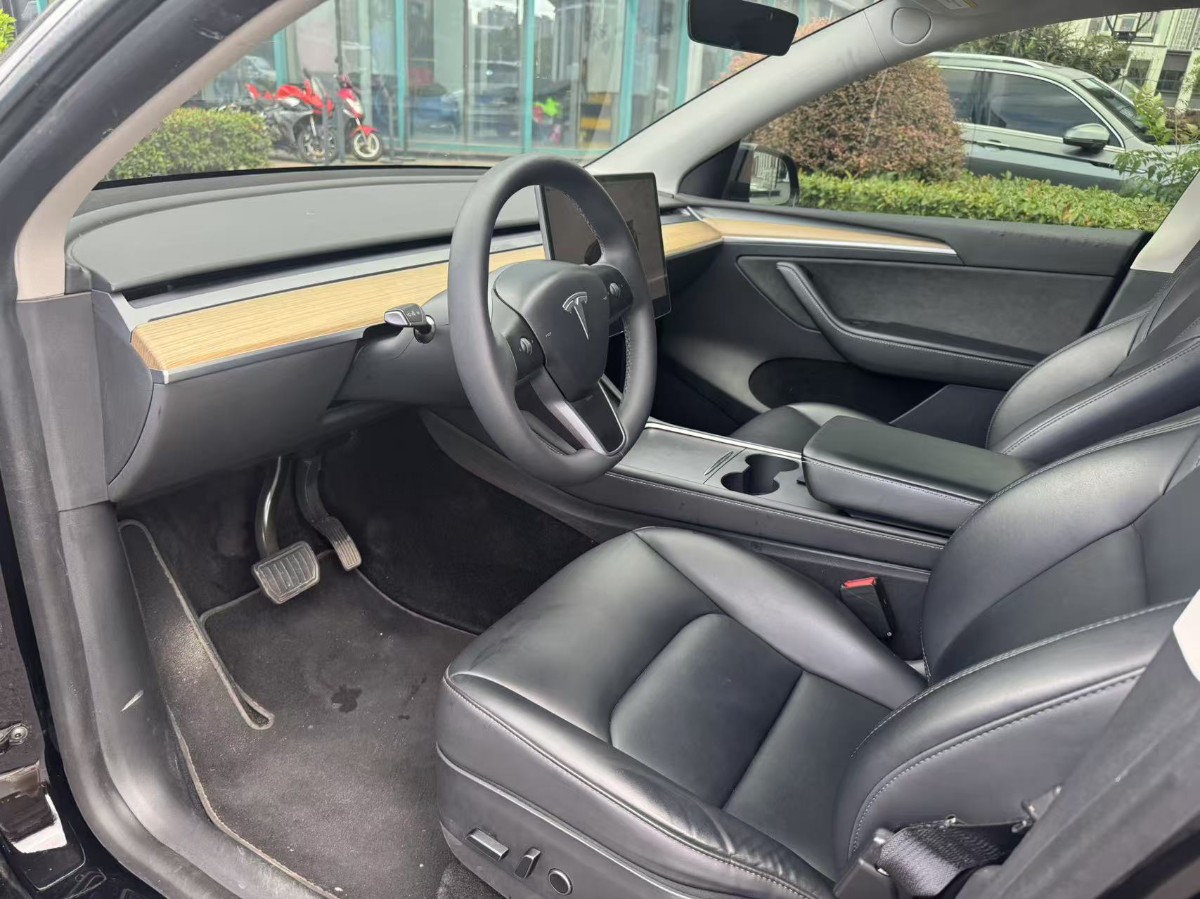 Tesla Model Y 2022 #4 Tesla Model Y 2022 car image #4